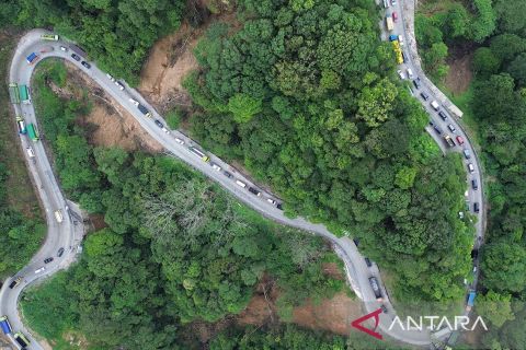 Musim libur sekolah, jalur utama menghubungkan Solok dan Kota Padang alami kemacetan