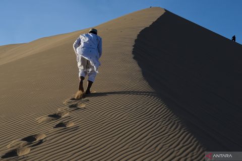 Mendaki gunung Jabal Malaikat