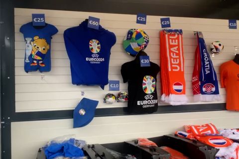 Berburu suvenir Euro 2024 di Berlin