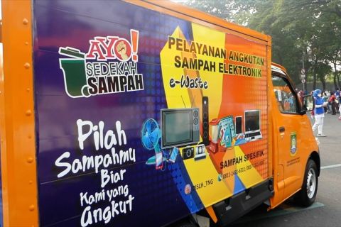 DLH Kota Tangerang luncurkan 2 kendaraan jaga lingkungan hidup