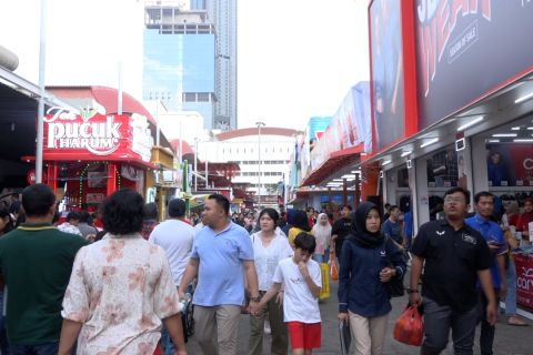 Hari terakhir cuti lebaran, sejumlah masyarakat padati PRJ 2024