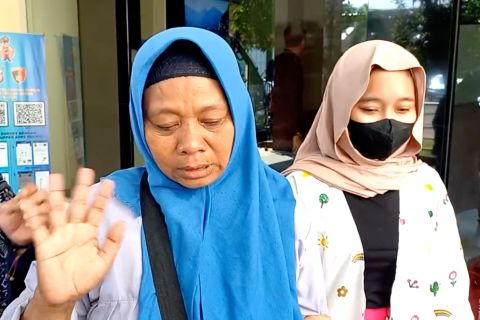 Ibunda Pegi menangis usai jenguk putranya di Mapolda Jabar