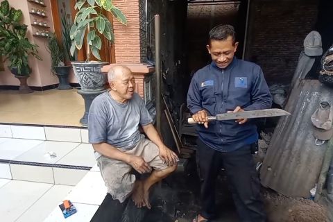Jelang Idul Adha, pesanan golok dan pisau pun ikut meningkat