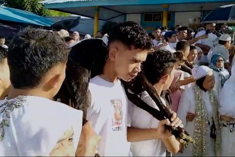 Lawa Pipi, tradisi unik Desa Hila sebelum hewan kurban disembelih