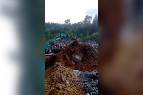 Lima orang penambang pasir di Lumajang tertimbun tanah longsor