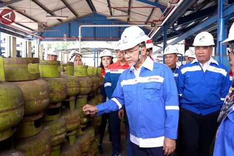 Mendag inspeksi pengisian tabung gas 3kg di SPBE Cimahi