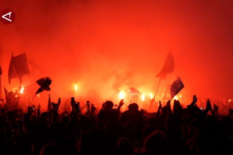 Pawai Persib Juara disambut puluhan ribu Bobotoh