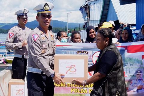 Polda Papua bagikan 8000 paket sembako untuk sambut HUT Bhayangkara