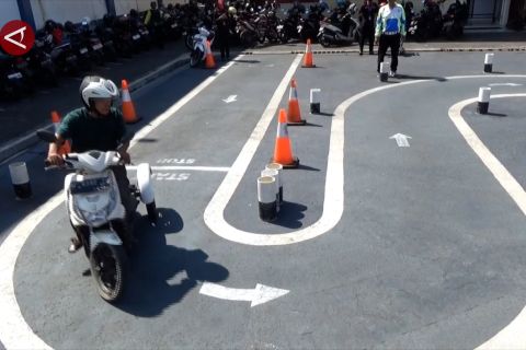 Polres Lumajang berikan layanan prioritas SIM D bagi disabilitas