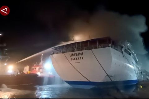 Pelni jabarkan kronologi kebakaran KM Umsini di Pelabuhan Makassar