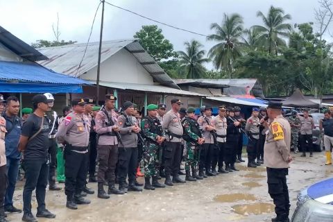Petugas gabungan tertibkan penambang ilegal di Gunung Botak