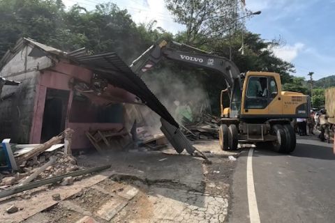 Pemkab Bogor tertibkan bangunan liar di kawasan Puncak