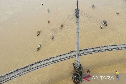 Parade Kapal Hias di Sungai Batanghari