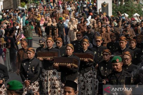 Semarak kirab tradisi Grebeg Sura Girikusumo di Demak