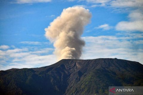 Intensitasnya menurun, status Gunung Marapi berubah jadi waspada