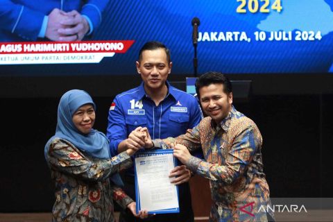 Demokrat serahkan surat rekomendasi Calon Gubernur dan Wakil Gubernur Pilkada Jatim