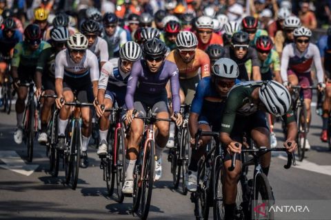 Keseruan balap sepeda Zebra Bhayangkara Presisi Sudirman Loop