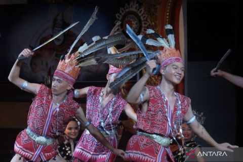 Pentas kesenian tradisional Sarawak di Bali &nbsp;