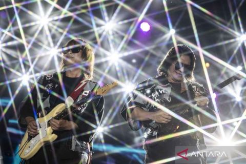 J-Rocks tampil menghibur pengunjung pada penutupan Jakarta Fair 2024
