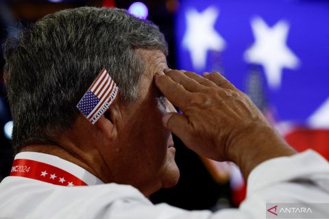 Perban telinga jadi identitas baru pendukung Trump