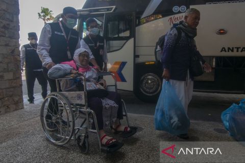 Kedatangan kloter terakhir jamaah haji debarkasi Solo