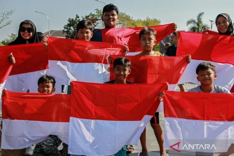 Pembagian 49.100 bendera Merah Putih di Palangka Raya