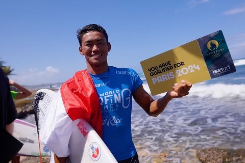 Rio Waida siap taklukan ombak Teahupo’o di Olimpiade Paris 2024