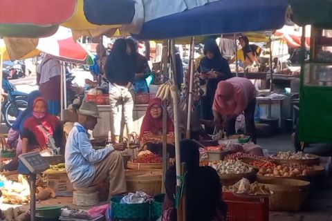 Atasi kesemrawutan, 78 pedagang "ojokan" masuk ke Pasar Dolopo Madiun
