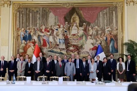 Bertemu pengusaha di Prancis, Prabowo pastikan keberlanjutan ekonomi