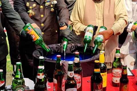 Ciptakan situasi kondusif, Polda Banten musnahkan 75.279 botol miras