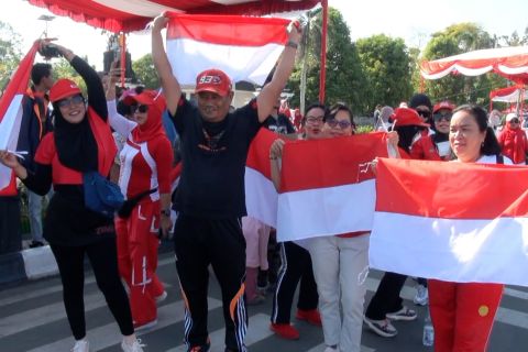 Jelang HUT RI, Kalteng bagikan puluhan ribu bendera Merah Putih