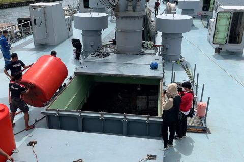 Kemensos salurkan bantuan ke Kei Besar Maluku pakai KRI Teluk Weda-526