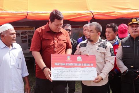 Kemensos serahkan bantuan untuk warga Aceh Besar terdampak kekeringan