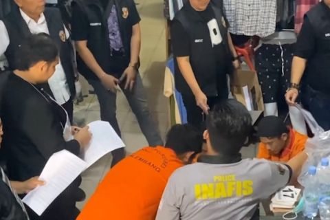 Rekonstruksi kasus pembunuhan pegawai koperasi yang dicor di Palembang