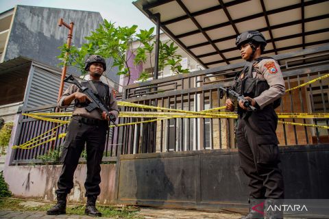 Polisi geledah rumah terduga teroris di Batu