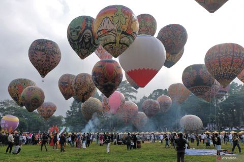Atraksi 72 balon tradisional meriahkan langit Wonosobo