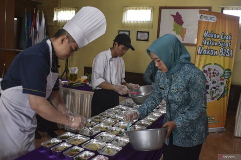 Koki turun tangan beri latihan membuat pangan bergizi anti stunting