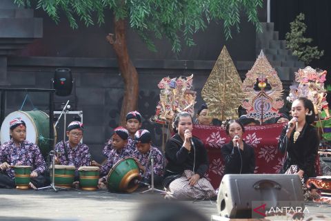 Preservation of Jemblung shadow puppet in Kediri