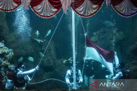 Gladi pengibaran bendera Merah Putih HUT RI di Sea World Ancol