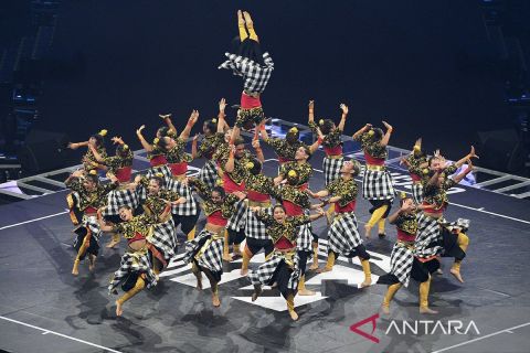 Tari Super 24 kompetisi tari kru besar yang unik