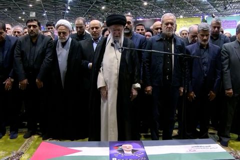 Ayatollah Ali Khamenei pimpin doa untuk Ismail Haniyeh