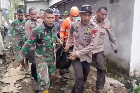 Korban jiwa banjir bandang Ternate yang ditemukan kini capai 16