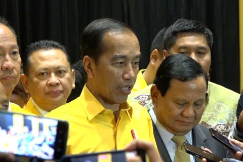 Berkemeja kuning di Munas Golkar, Jokowi sebut untuk hormati acara