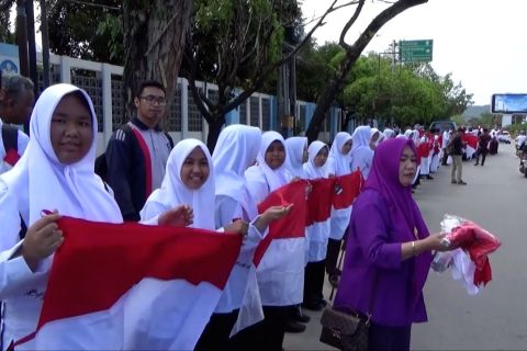 Jelang HUT RI, Pemprov Sultra bagikan 17 ribu bendera Merah Putih