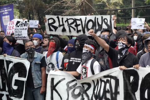 Ratusan mahasiswa Jabar turun ke jalan sikapi pengesahan RUU Pilkada