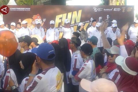 Sosialisasikan pilkada, Fun Walk KPU Kalsel diikuti ribuan peserta