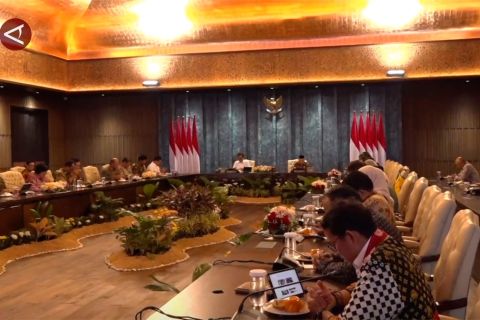 Momen perdana kebersamaan Presiden, Wapres, dan jajaran Menteri di IKN