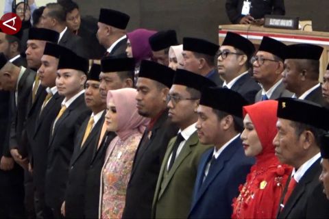 Sejumlah 35 anggota DPRD Kota Kendari masa jabatan 2024-2029 dilantik