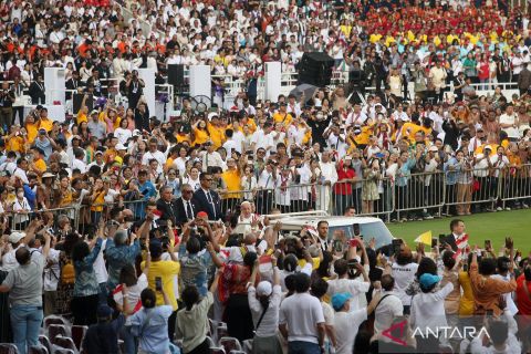 Paus Fransiskus hadiri misa akbar di Stadion Utama GBK