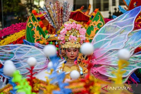 Pawai kendaraan hias sambut HUT ke-214 Kota Bandung